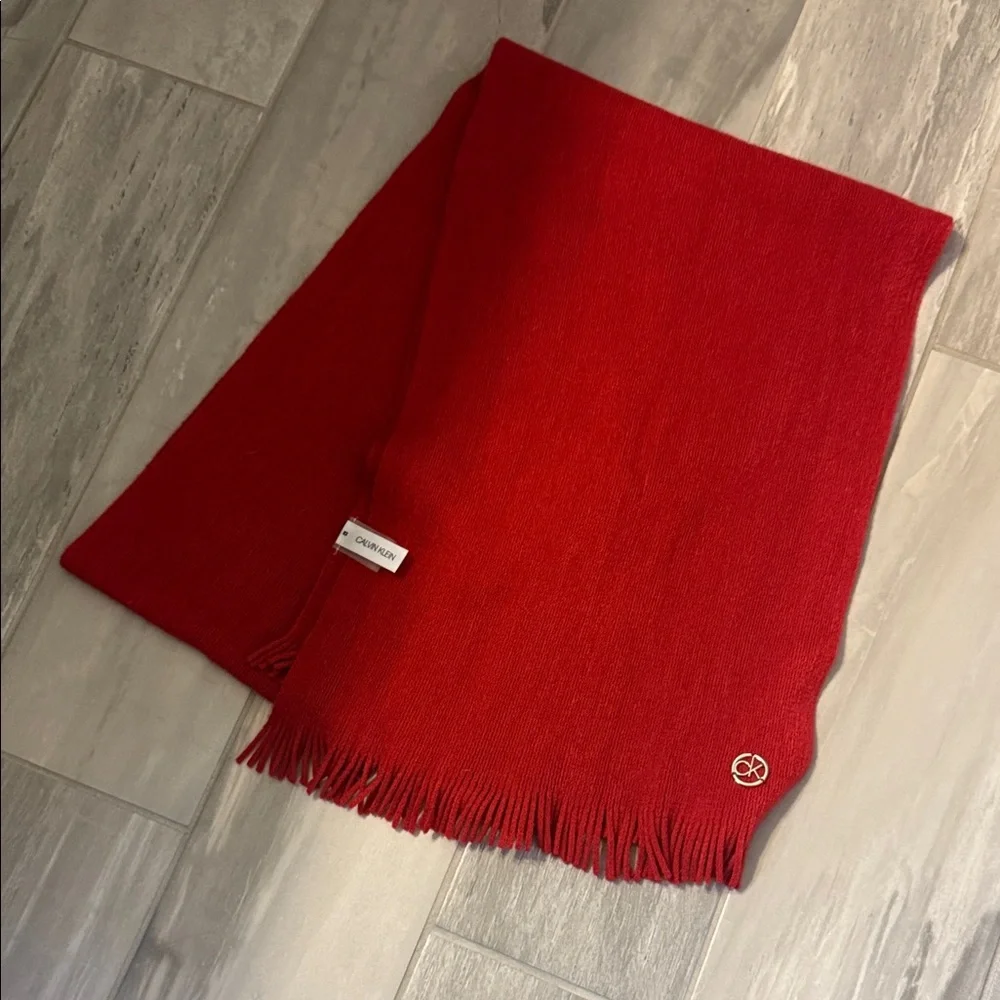 Calvin Klein Bright Red Knit Scarf with Brand Tag Women’s